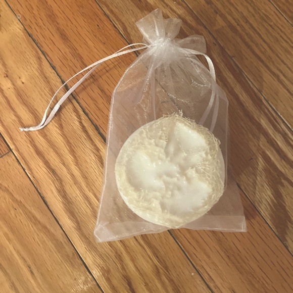 Lavender Homemade loofah 100% goat milk hand soap. New. - Picture 1 of 2